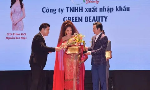 Hoa khôi Nguyễn Bảo Ngọc: Top 10 Doanh nhân thành đạt nhất Việt Nam